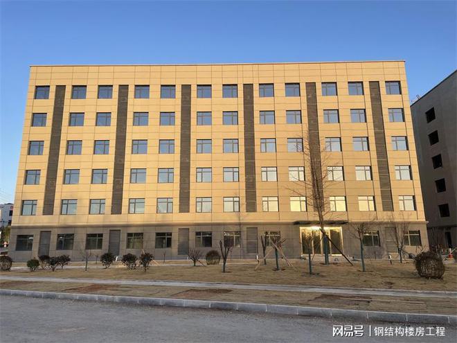 钢结构学校：现代教育的加速引擎与绿色典范(图1)